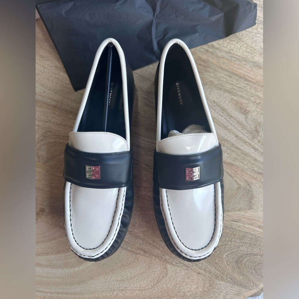 AUTHENTIC GIVENCHY Black&White 4G Women’s Leather Loafer🐼🖤